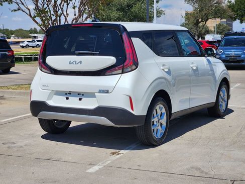 Certified 2025 Kia Soul LX w/ LX Technology Package FWD image 4