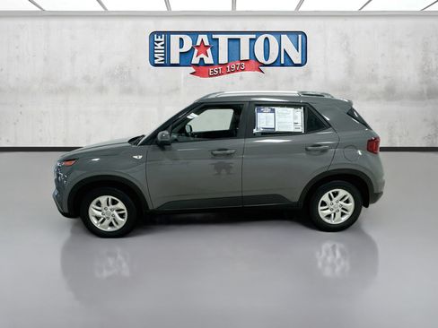 Used 2020 Hyundai Venue SEL FWD image 4