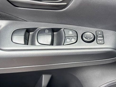 Certified 2025 Nissan Kicks Play S FWD image 17