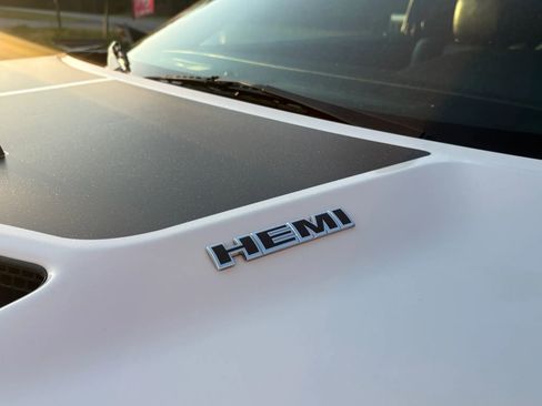 Used 2010 Dodge Challenger R/T image 10