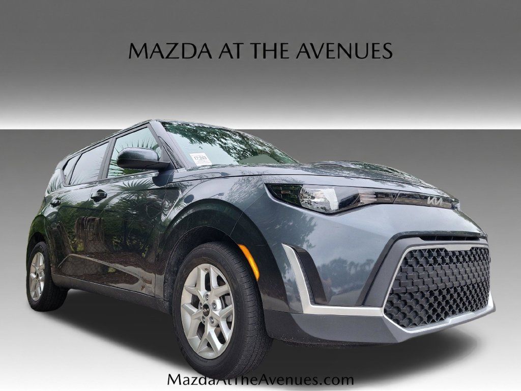 Used 2025 Kia Soul LX w/ LX Technology Package FWD image 10