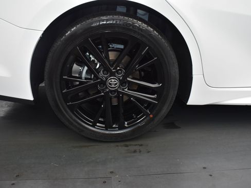 Used 2025 Toyota Camry SE image 9