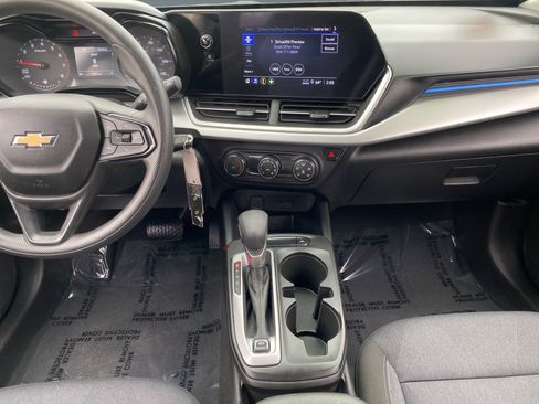 Used 2025 Chevrolet Trax LS image 11