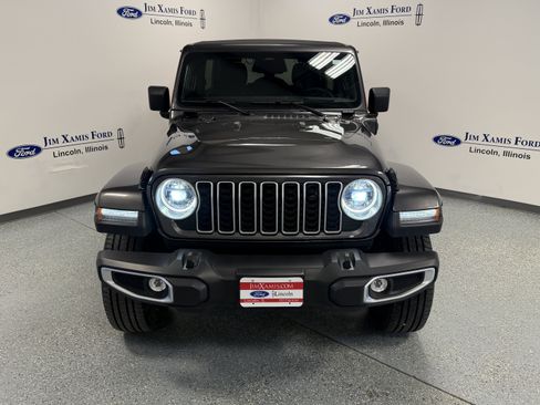 Used 2025 Jeep Wrangler Unlimited Sahara w/ Safety Group AWD/4WD image 2
