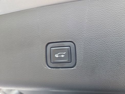 Used 2023 Chevrolet Traverse LT FWD image 29