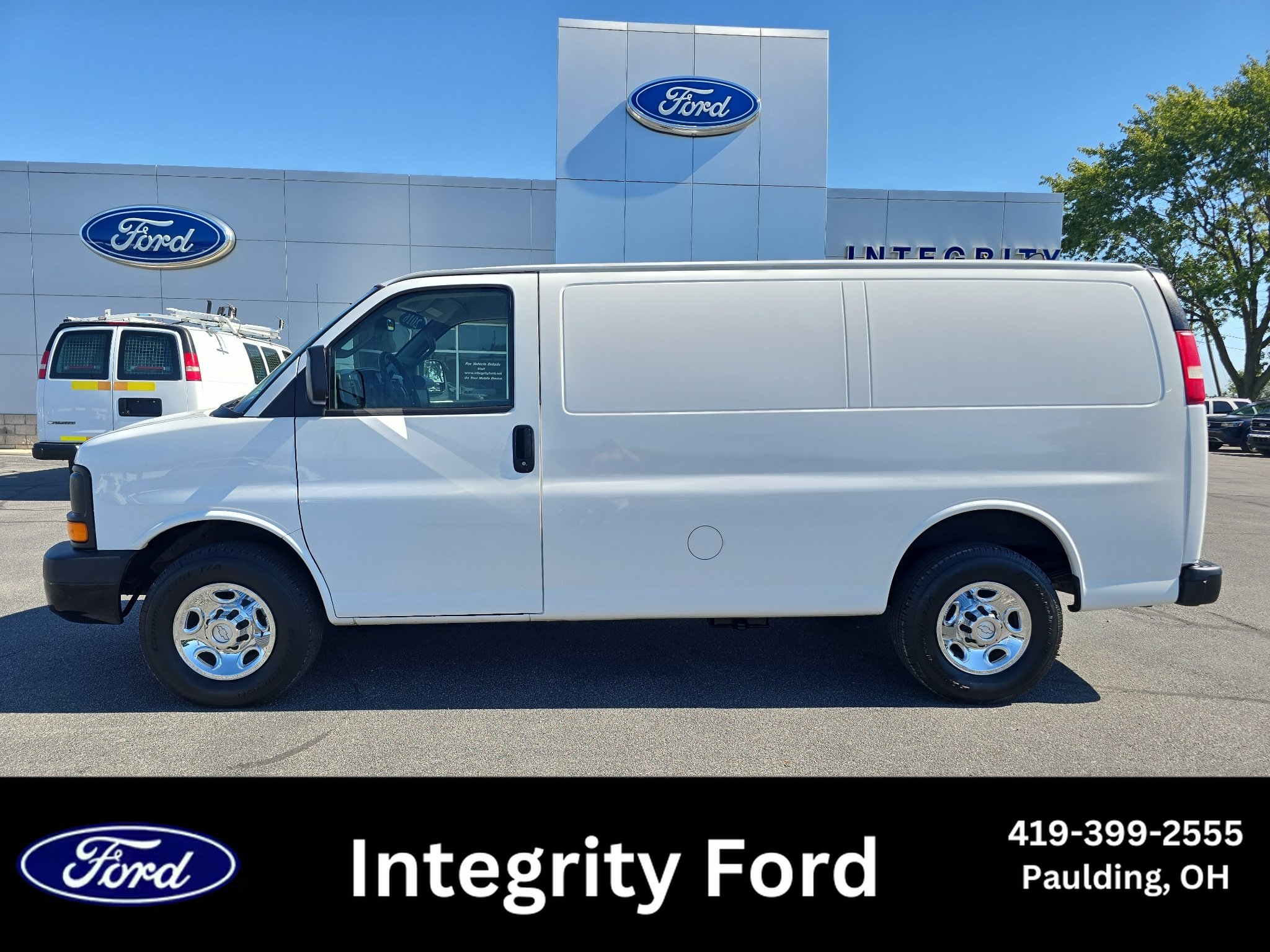 Used 2016 Chevrolet Express 2500 RWD image 1