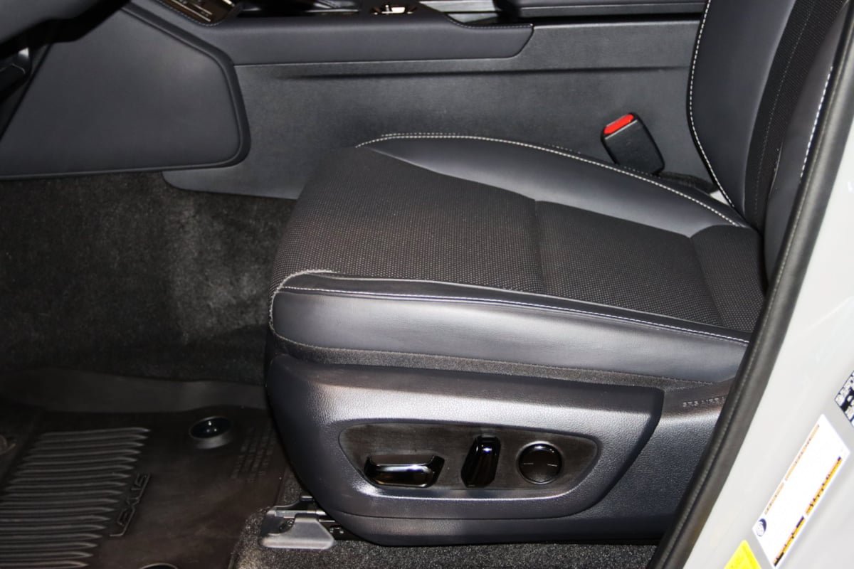 Used 2024 Lexus GX 550 w/ Accessory Package (2T) AWD/4WD image 35