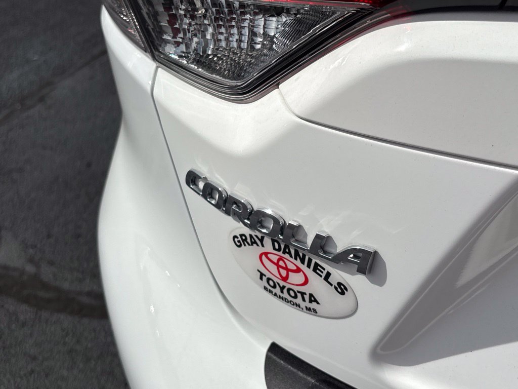 Used 2025 Toyota Corolla LE FWD image 31