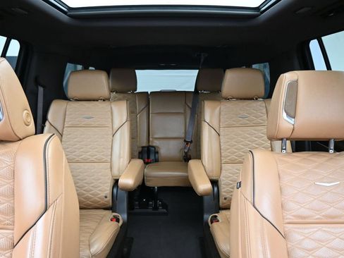 Used 2022 Cadillac Escalade ESV Sport w/ Touring Package AWD/4WD image 30