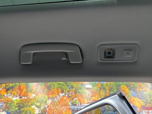 Used 2024 Volkswagen Taos SE image 38