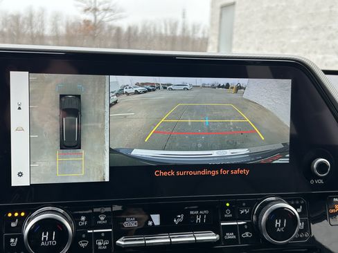 Used 2023 Toyota Highlander Platinum image 32