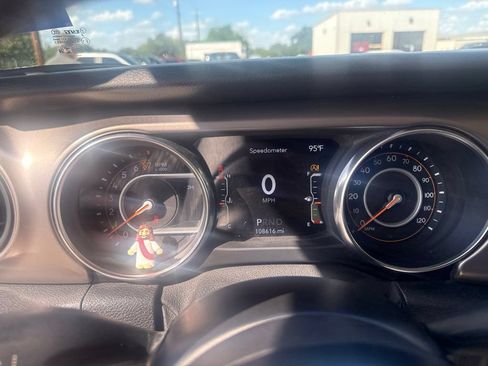 Used 2020 Jeep Gladiator Sport w/ Quick Order Package 24S AWD/4WD image 15