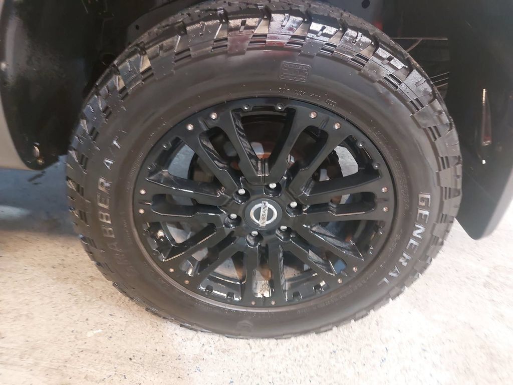 Used 2018 Nissan Titan SV w/ SV Convenience Package AWD/4WD image 33