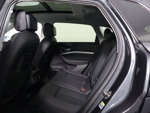 Used 2019 Audi e-tron Premium Plus image 11