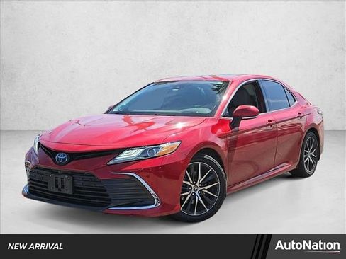 Used 2023 Toyota Camry XLE w/ Navigation Package FWD image 1