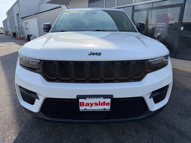 Used 2023 Jeep Grand Cherokee Altitude AWD/4WD image 35