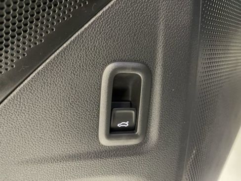 New 2026 Volkswagen Tiguan SE image 29