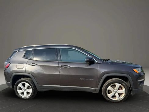 Used 2019 Jeep Compass Latitude w/ Cold Weather Group AWD/4WD image 3