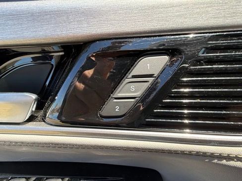 Used 2025 Jeep Wagoneer Series III w/ Premium Group I AWD/4WD image 19