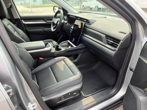 Used 2026 GMC Terrain Denali w/ LPO, Black Badging Package AWD/4WD image 9
