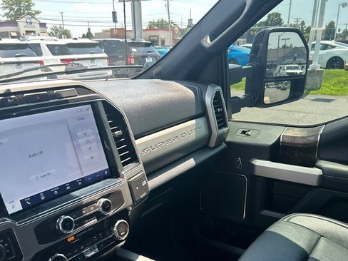 Used 2022 Ford F250 Lariat w/ Lariat Value Package AWD/4WD image 10