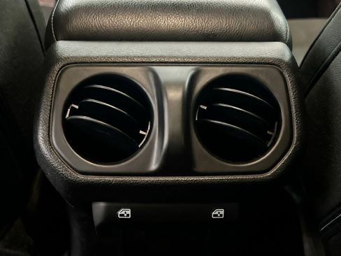 Used 2023 Jeep Wrangler Unlimited AWD/4WD image 18