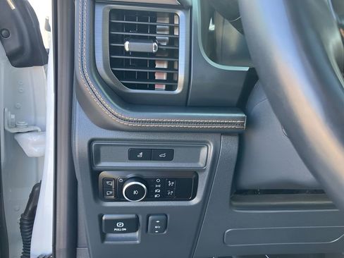 Used 2023 Ford Expedition Platinum image 19