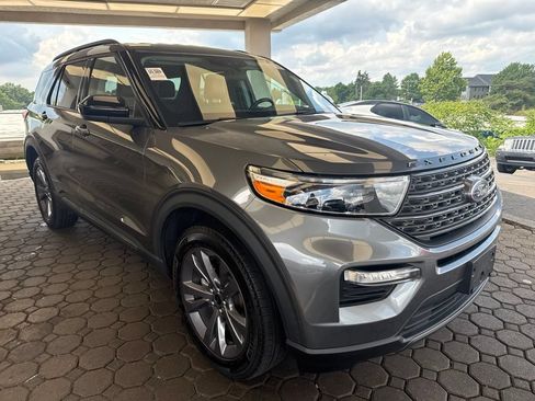Used 2023 Ford Explorer XLT w/ Equipment Group 202A AWD/4WD image 4