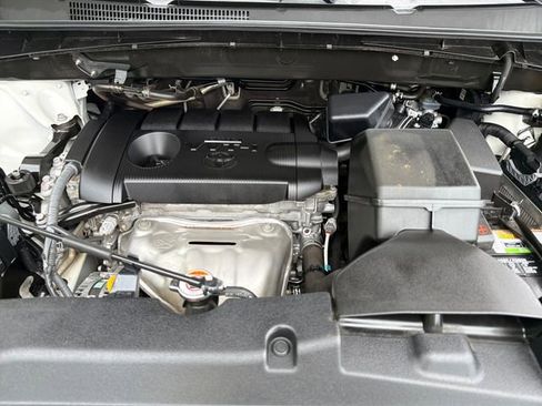 Used 2019 Toyota Highlander LE FWD image 27