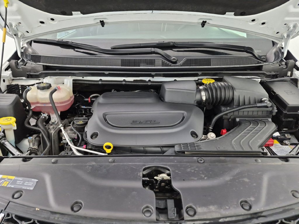 Used 2025 Chrysler Pacifica Select FWD image 36