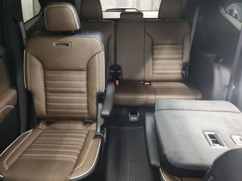 New 2026 GMC Acadia Denali Ultimate w/ LPO, Floor Liner Package AWD/4WD image 29