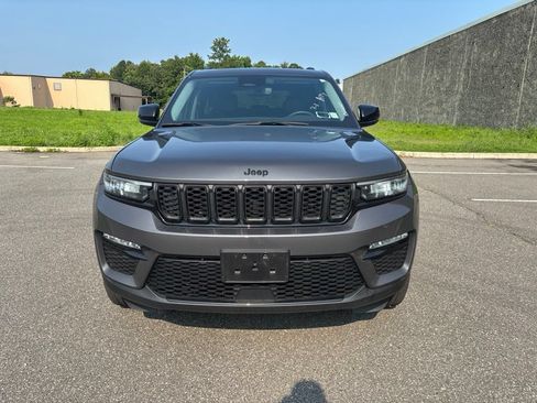 Used 2024 Jeep Grand Cherokee Limited w/ Black Appearance Package AWD/4WD image 2