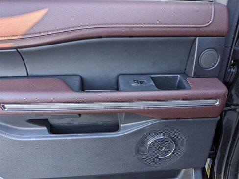 Used 2024 Ford Expedition Limited image 25