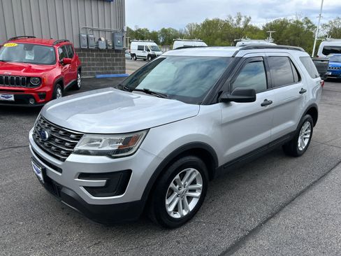 Used 2017 Ford Explorer 4WD image 3