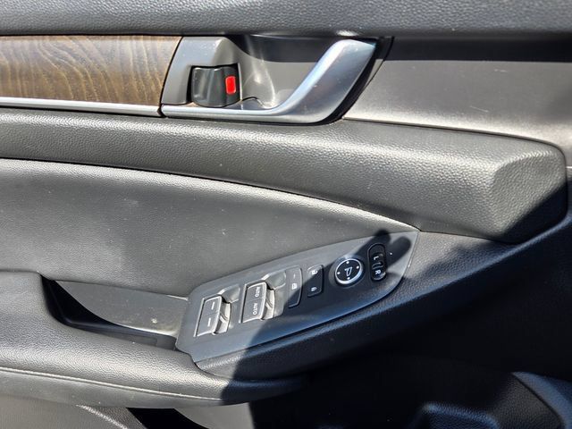 Used 2020 Honda Accord EX image 30