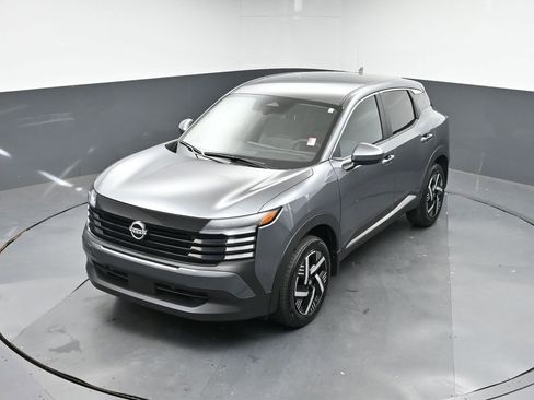 Used 2025 Nissan Kicks SV image 31