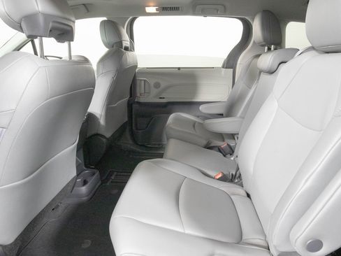 Used 2023 Toyota Sienna XLE image 14
