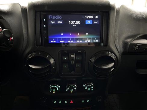 Used 2017 Jeep Wrangler Unlimited Rubicon image 21