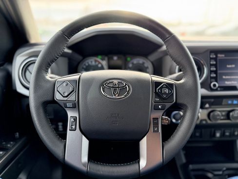 Used 2022 Toyota Tacoma TRD Off-Road image 12