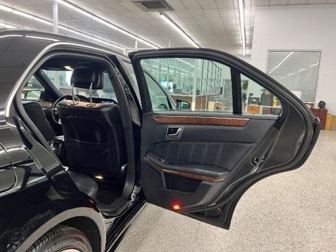 Used 2013 Mercedes-Benz E 350 4MATIC Sedan image 31