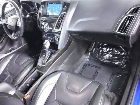 Used 2018 Ford Focus Titanium w/ Titanium Technology Package FWD image 43