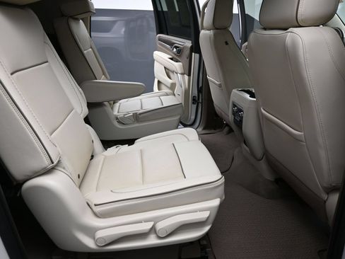Used 2022 GMC Yukon XL Denali AWD/4WD image 19