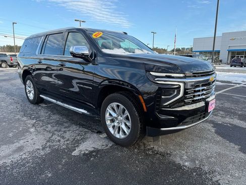 Used 2025 Chevrolet Suburban Premier w/ Sun And Tow Package image 3