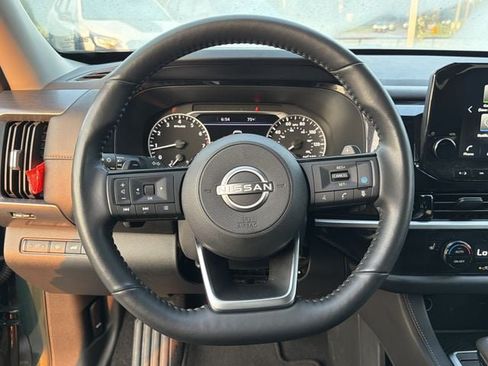 Used 2025 Nissan Pathfinder SL FWD image 26