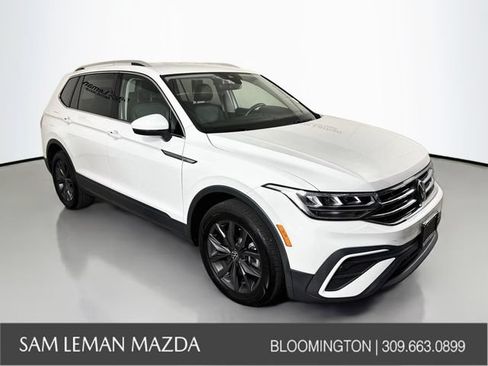 Used 2024 Volkswagen Tiguan SE FWD image 1