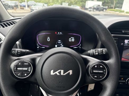 Used 2023 Kia Soul LX image 26