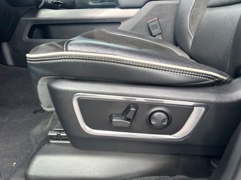 Used 2025 RAM 1500 Laramie AWD/4WD image 16