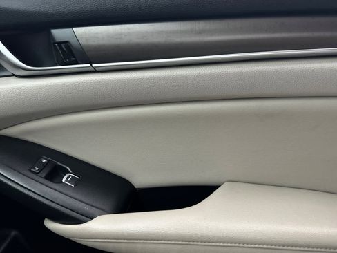 Used 2018 Honda Accord LX image 19
