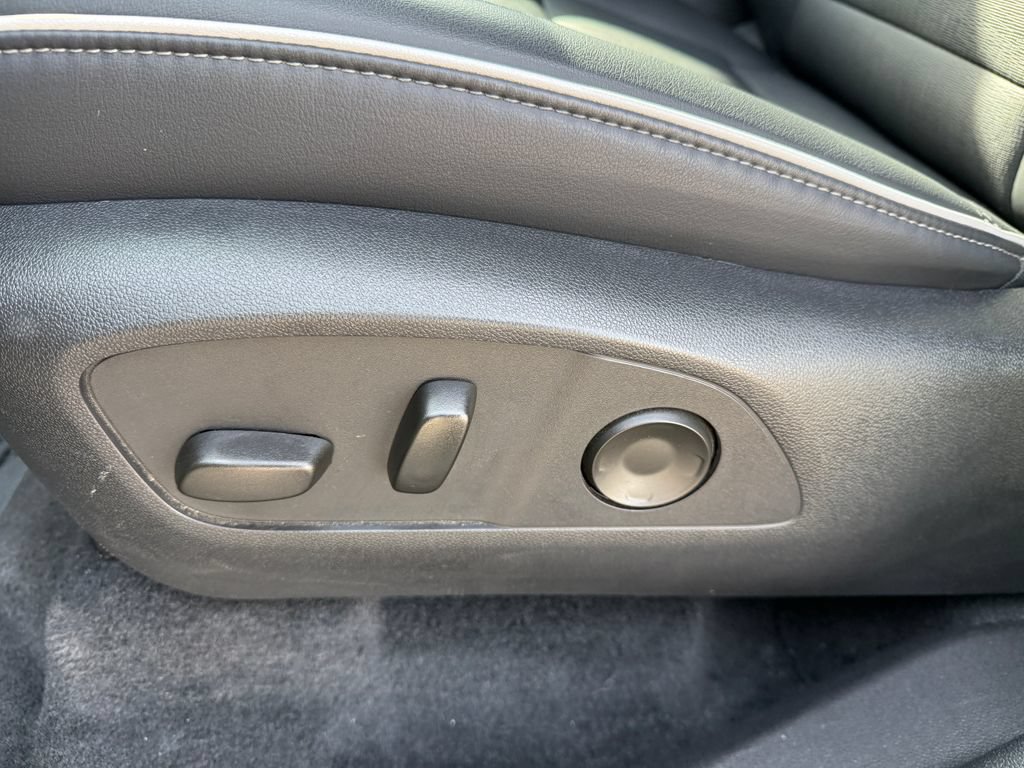 Used 2025 Buick Enclave Preferred AWD/4WD image 20