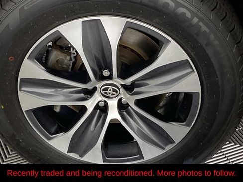 Used 2023 Toyota Highlander XLE AWD/4WD image 27